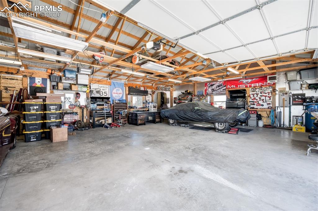 Image 30 of 37: Garage