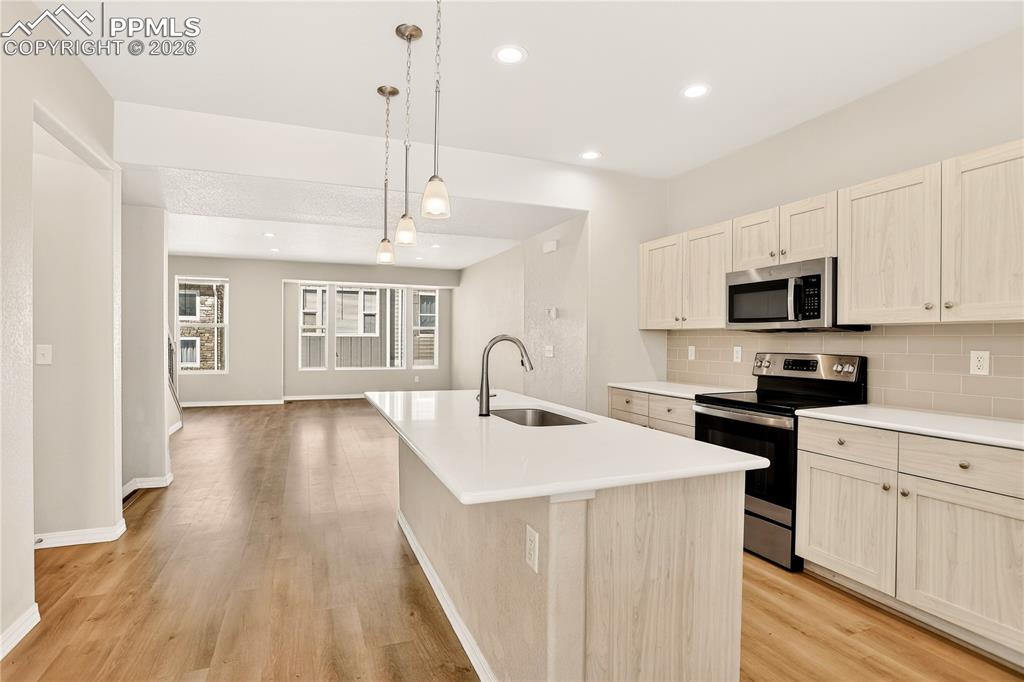 Image 8 of 38: Breakfast bar, Stainless Steel Appliances, light & bright!