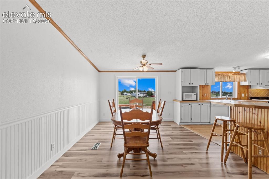 Image 8 of 43: Dining Area