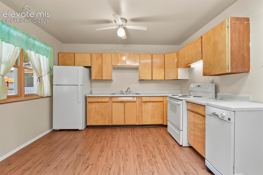 Image 11 of 45: Kitchen