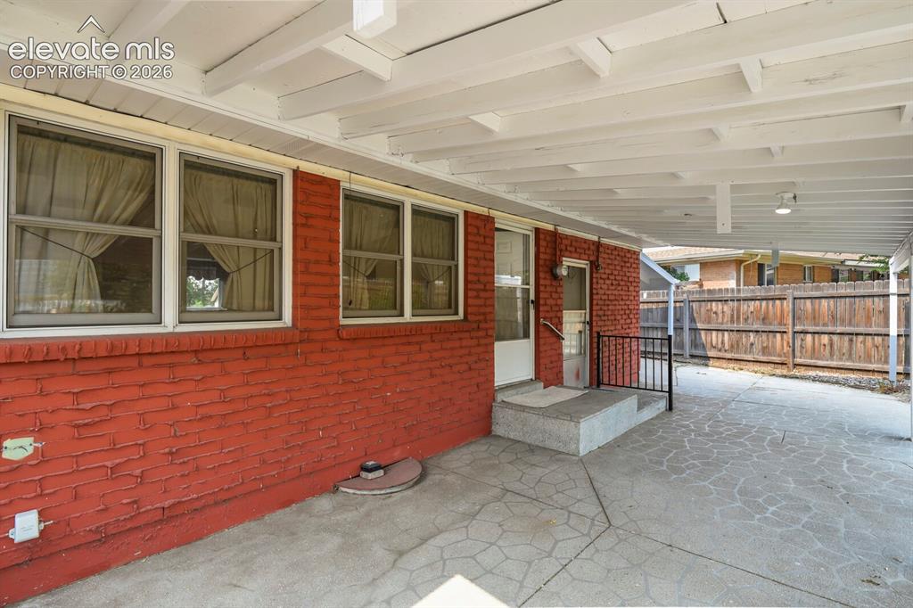Image 38 of 45: Huge covered porch area (32