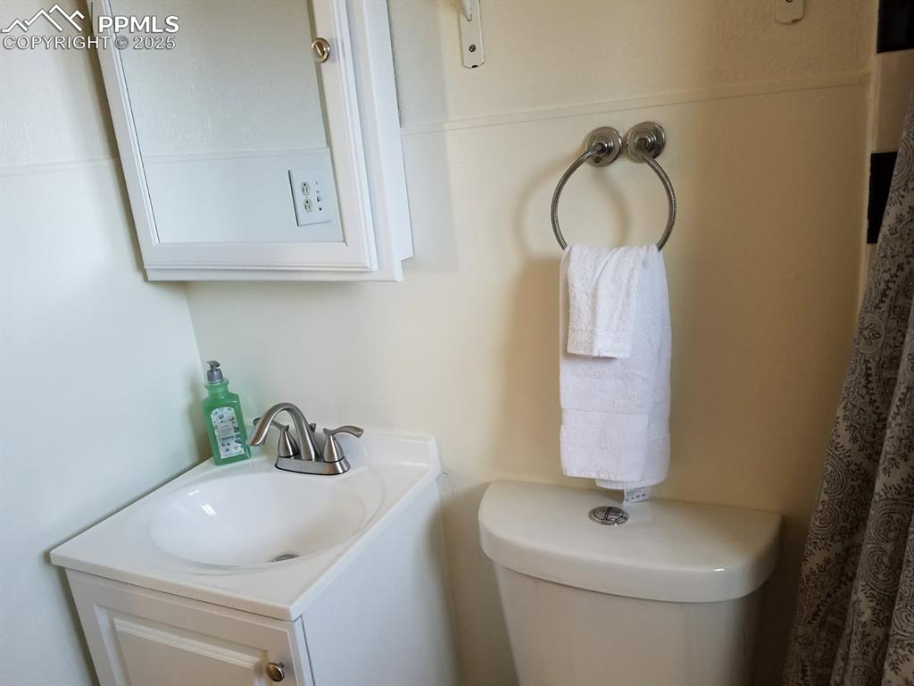 Image 13 of 25: Full bath with toilet and vanity