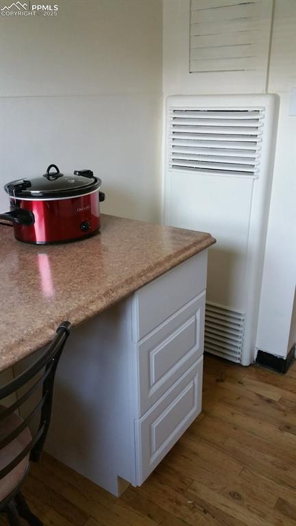 Image 8 of 25: Detailed view of wood finished floors