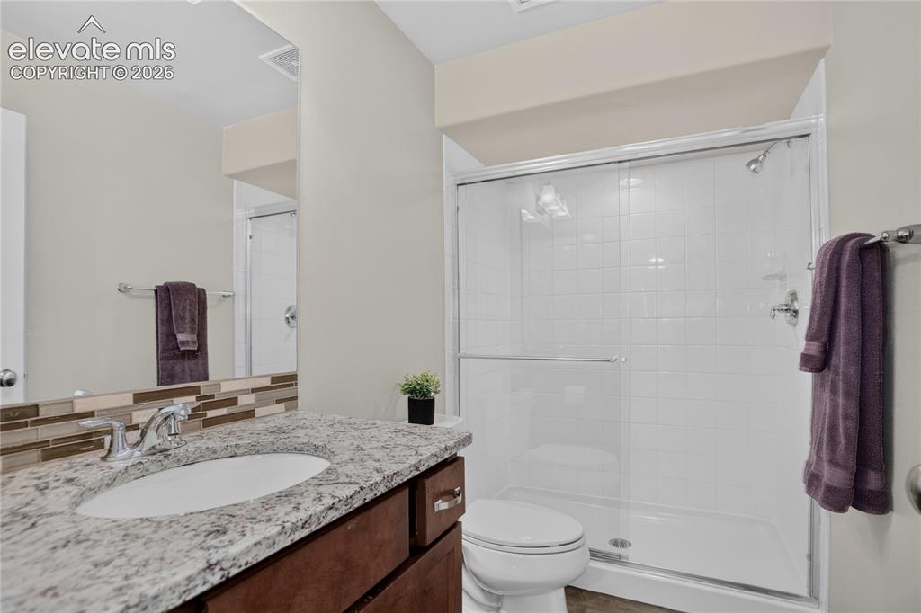 Image 19 of 29: En-suite bathroom for Bedroom 3 - lower level