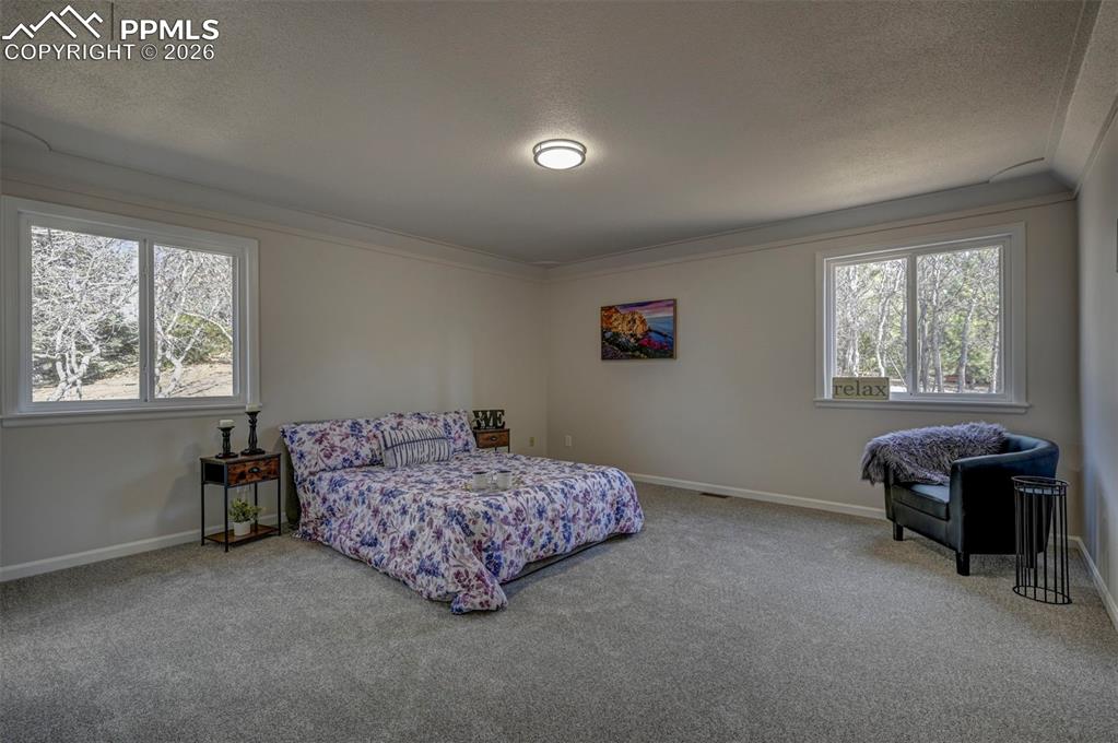 Image 28 of 50: Bedroom