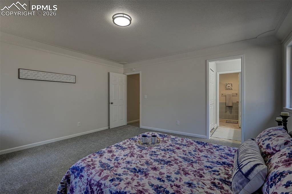 Image 29 of 50: Bedroom