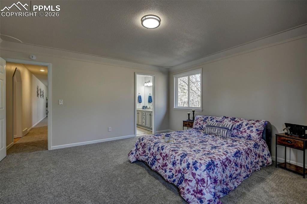 Image 30 of 50: Bedroom