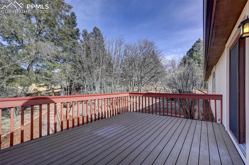 Image 45 of 50: Deck