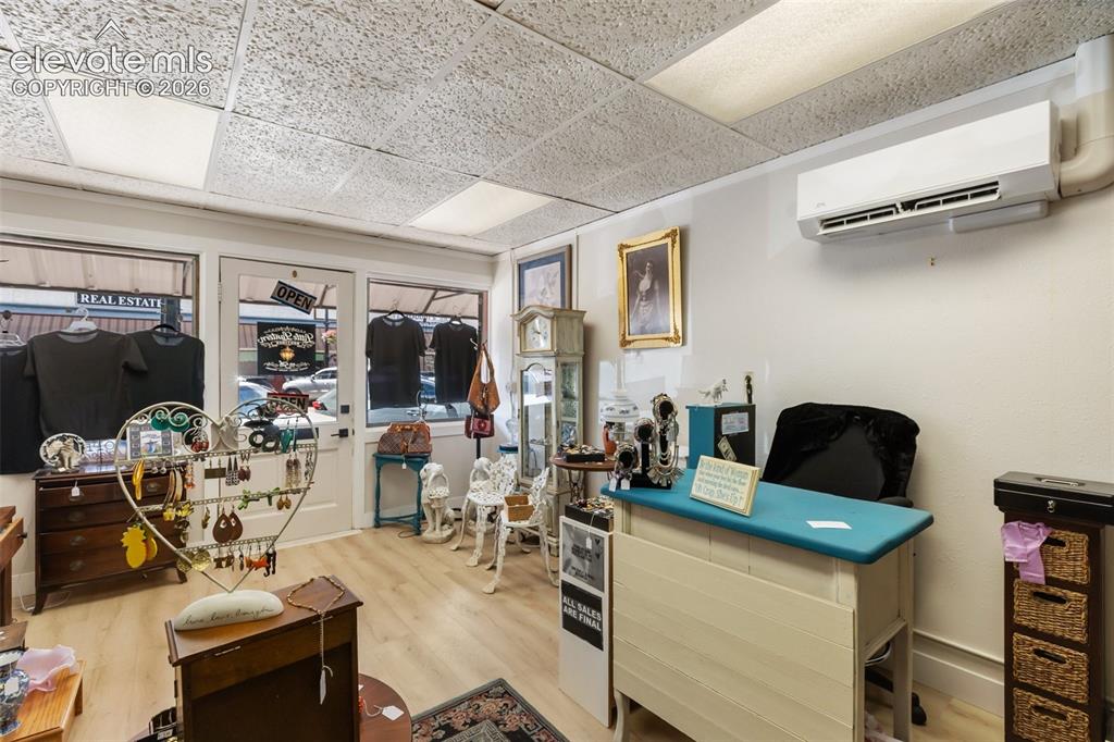 Image 6 of 12: Office