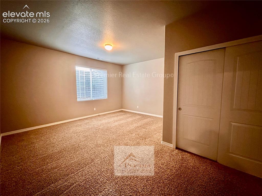 Image 14 of 21: Bedroom