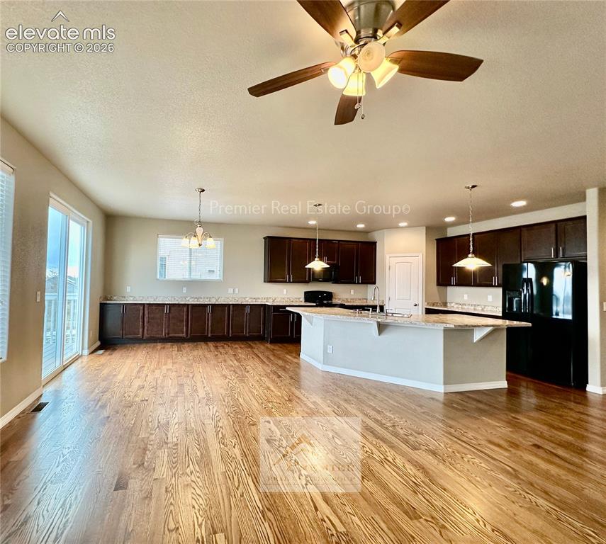 Image 4 of 21: Kitchen