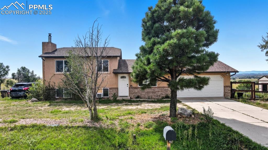 Caption: Serene 4BR, 2BA tri-level home in the desirable Little Ranches of Fountain neighborhood! 