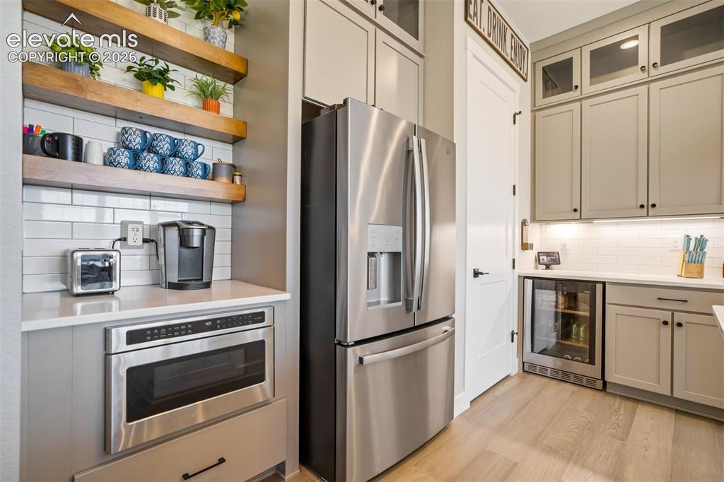 Image 10 of 49: Kitchen