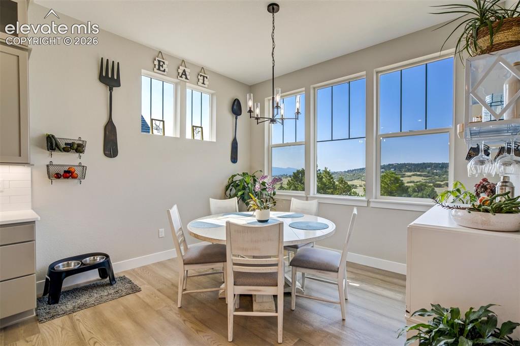 Image 12 of 49: Dining Area
