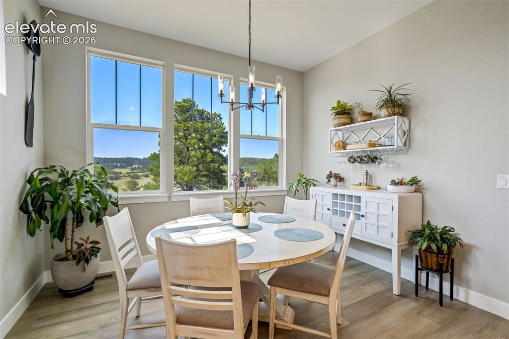 Image 13 of 49: Dining Area