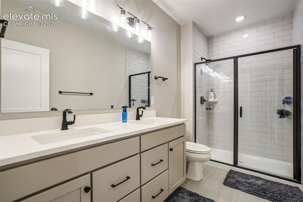 Image 35 of 49: Bathroom