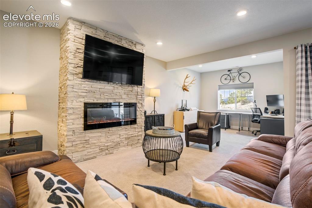 Image 40 of 49: Family Room
