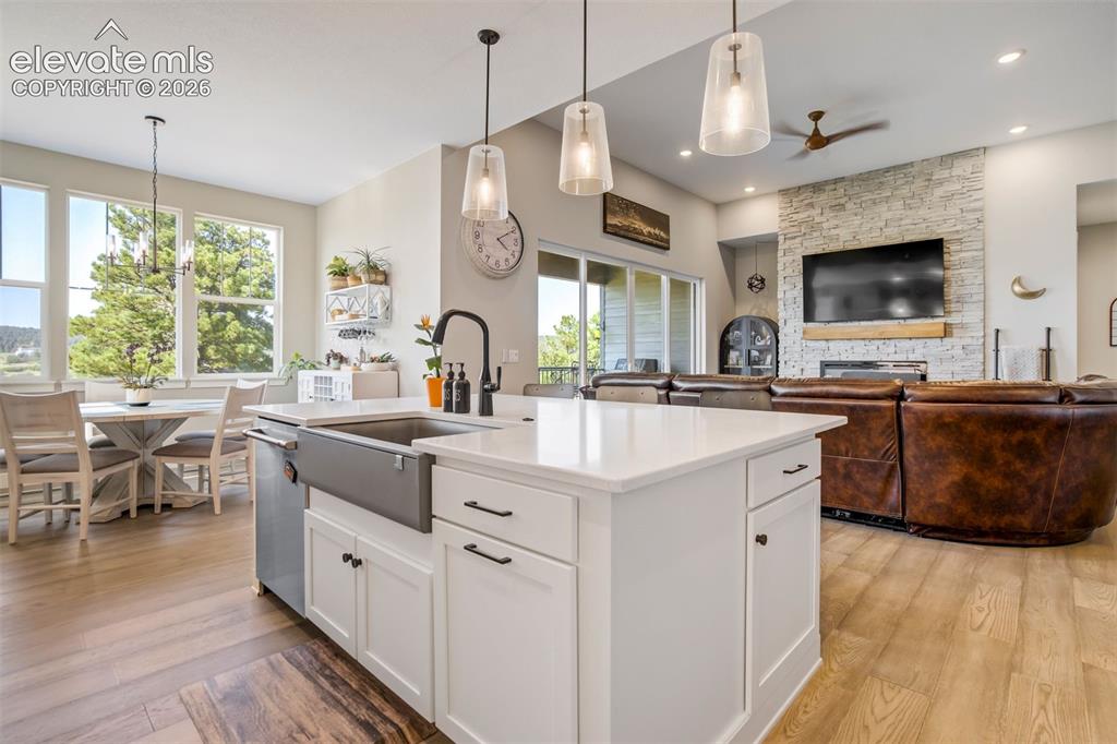 Image 8 of 49: Kitchen