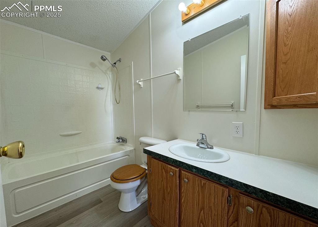 Image 26 of 47: Bathroom #2