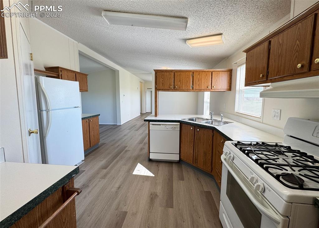 Image 6 of 47: Kitchen