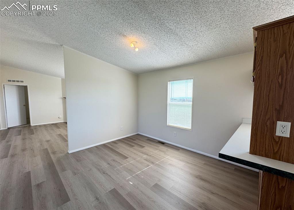 Image 8 of 47: Dining Area