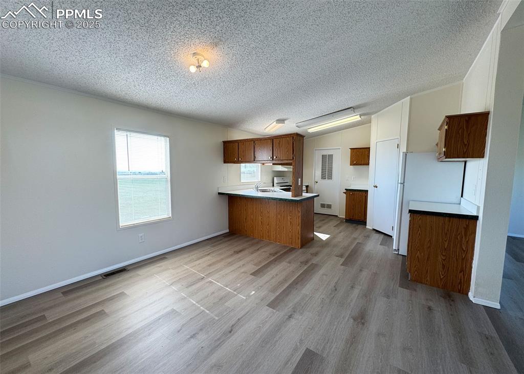 Image 9 of 47: Dining Area
