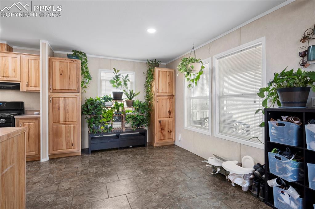 Image 11 of 29: Kitchen