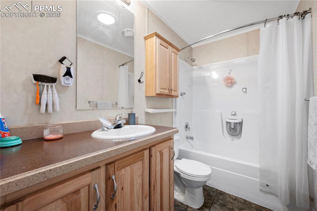 Image 14 of 29: Bathroom