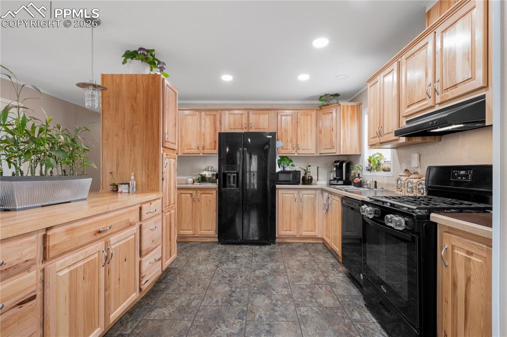 Image 8 of 29: Kitchen