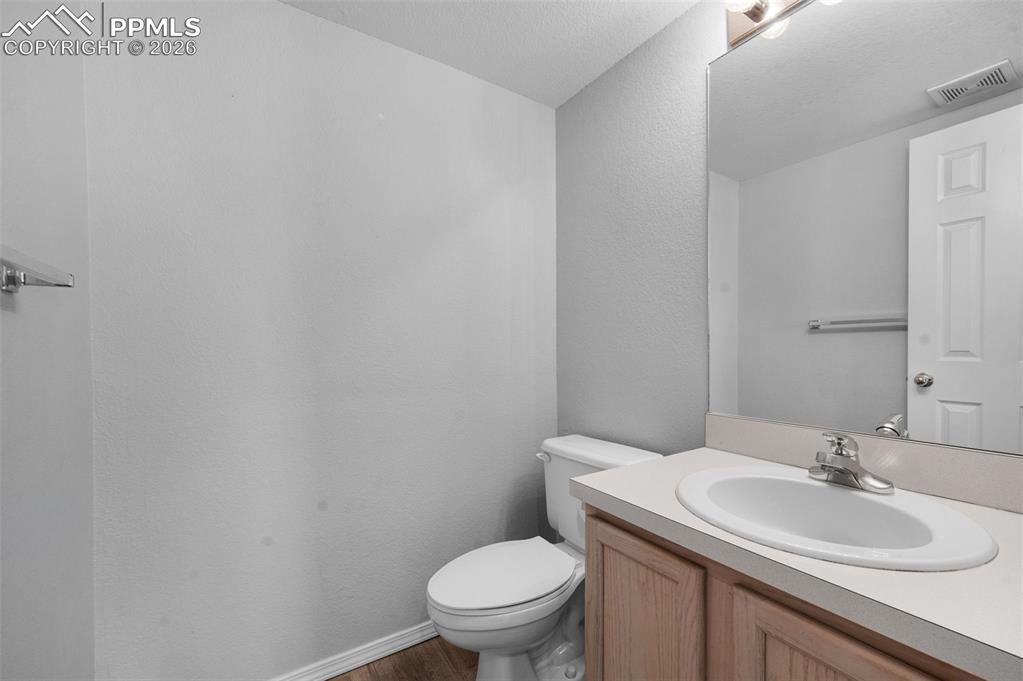 Image 15 of 27: Bathroom