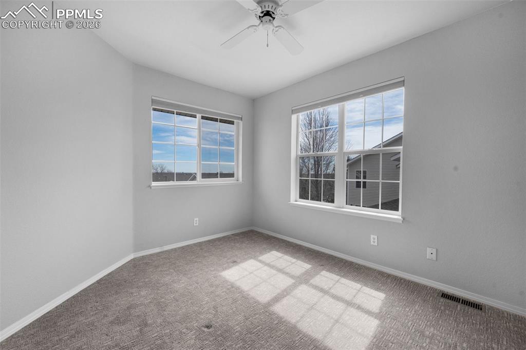 Image 17 of 27: Bedroom