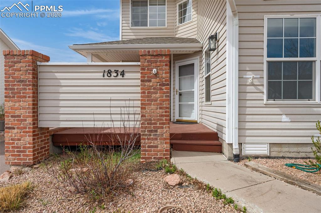 Image 4 of 27: Entry