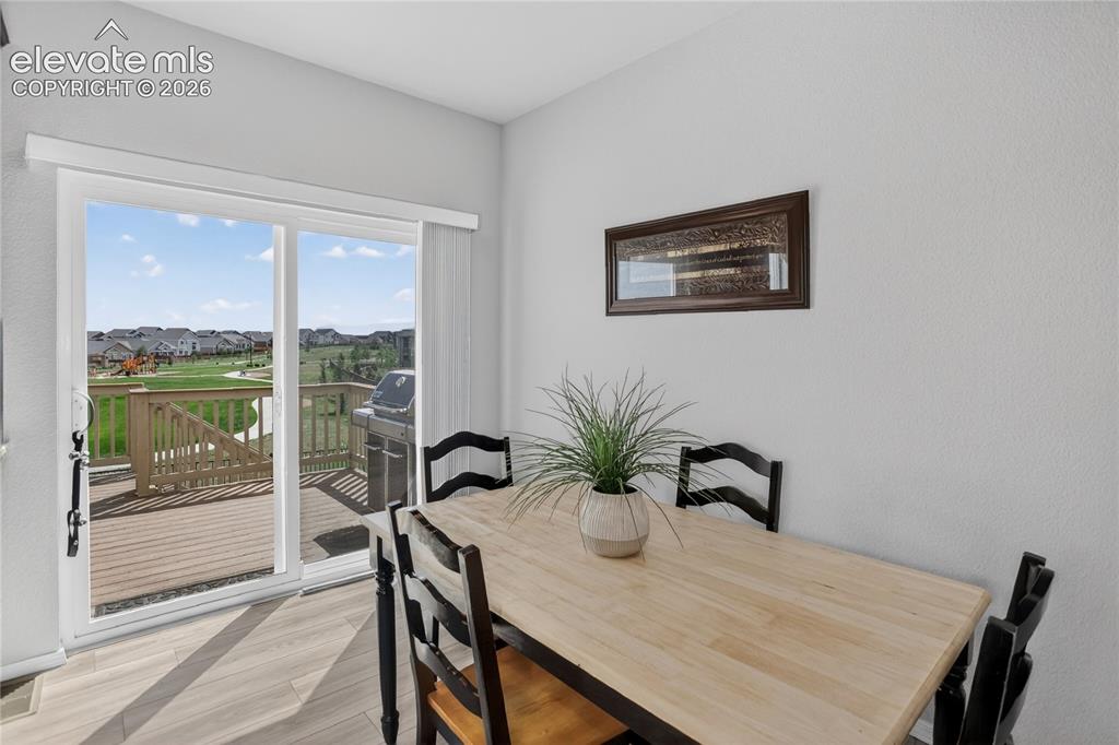 Image 5 of 30: Dining area