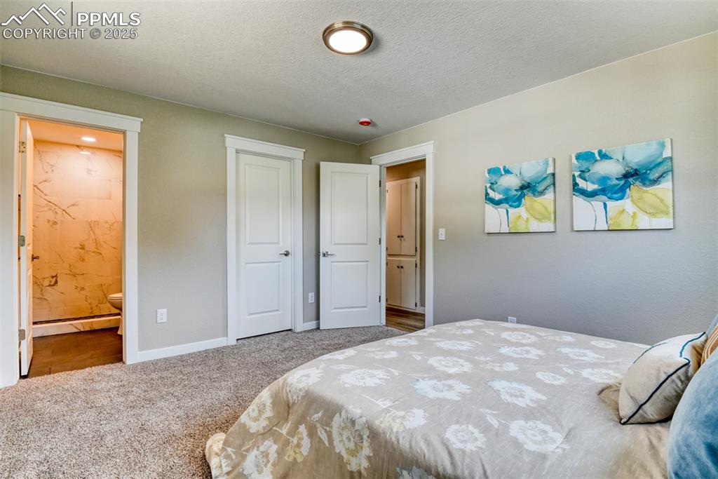 Image 14 of 30: Bedroom
