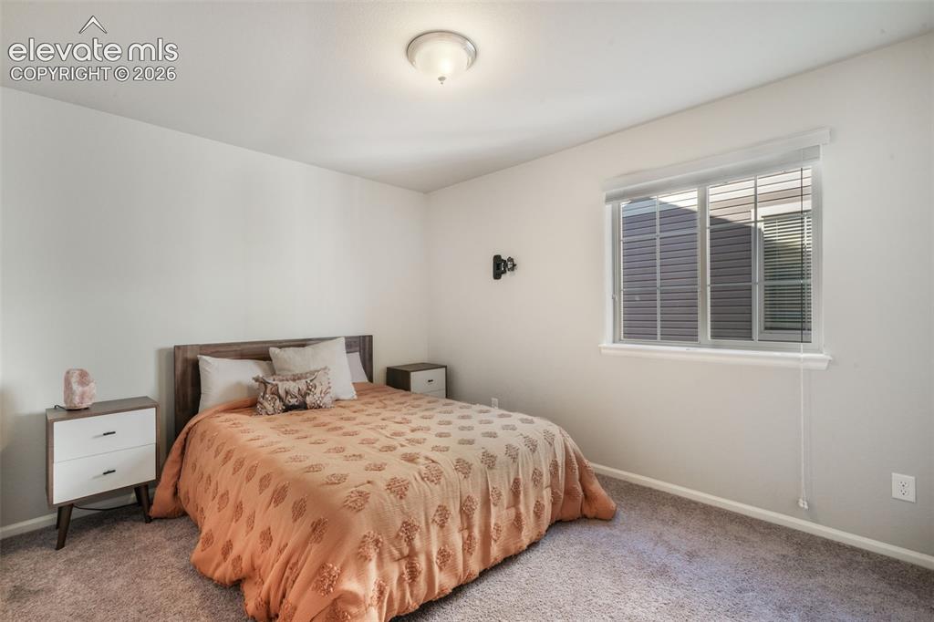 Image 31 of 48: Recessed window with blinds