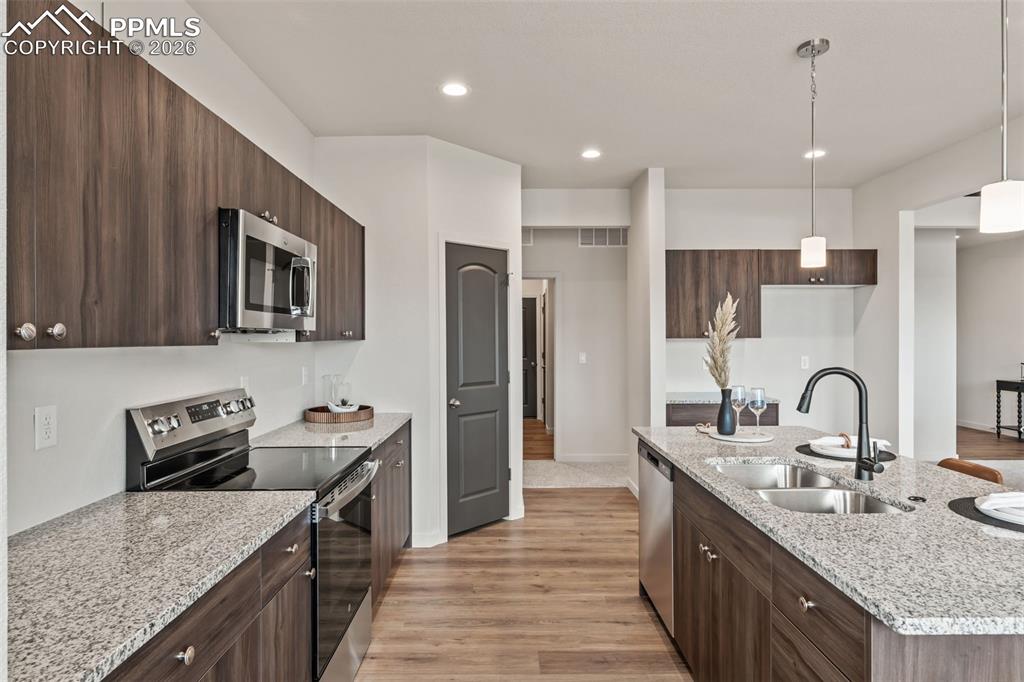 Image 12 of 44: Kitchen