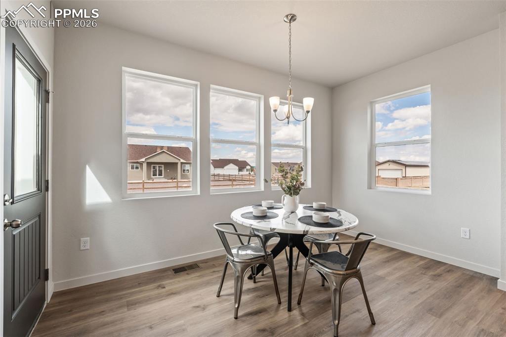 Image 15 of 44: Dining Area