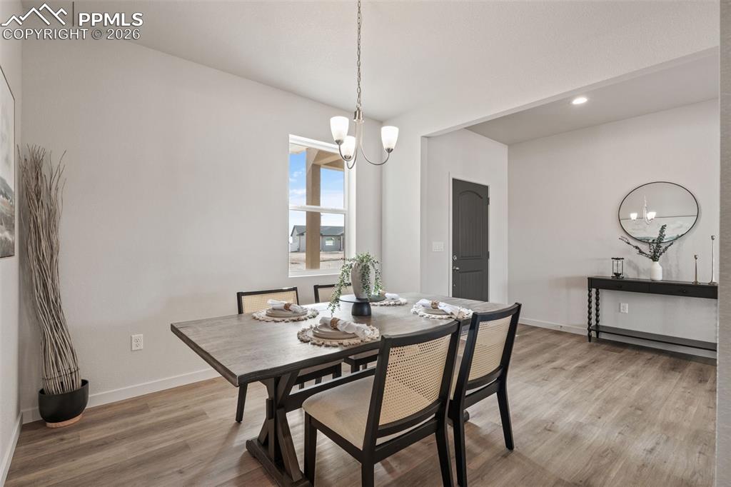 Image 17 of 44: Dining Area