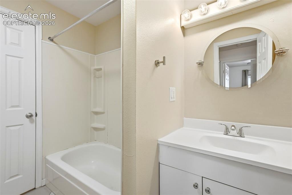 Image 11 of 19: Bathroom