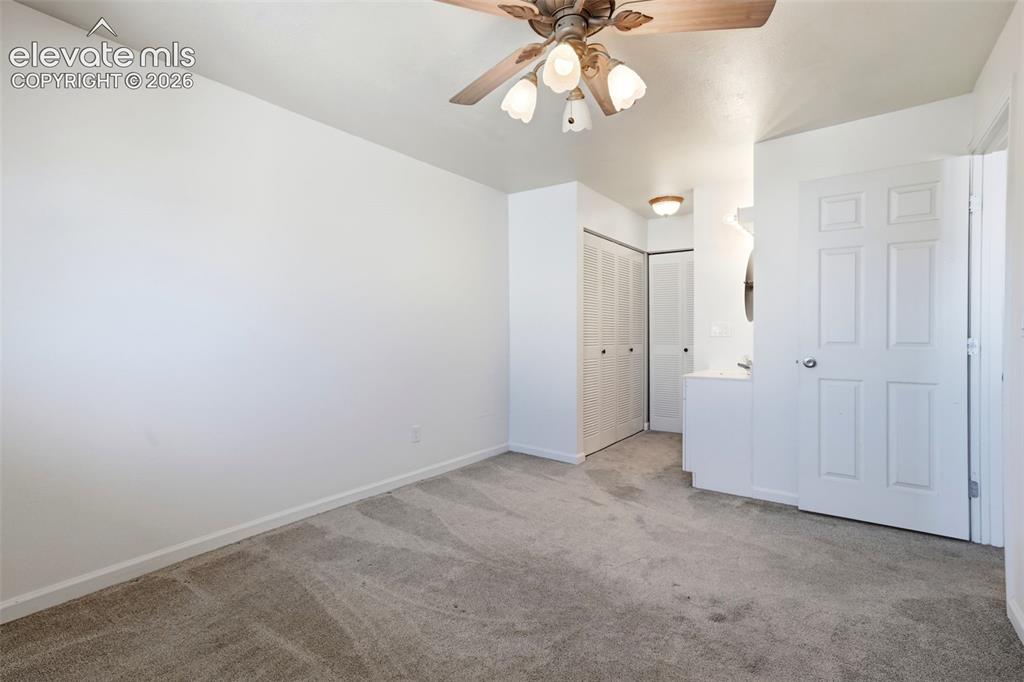 Image 15 of 19: Bedroom