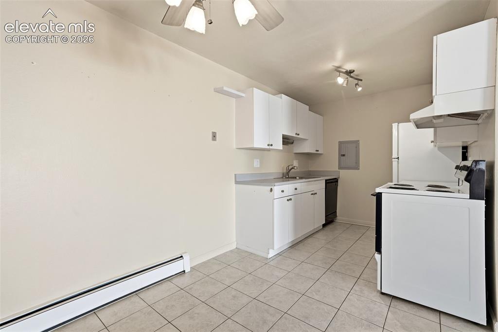 Image 6 of 19: Kitchen