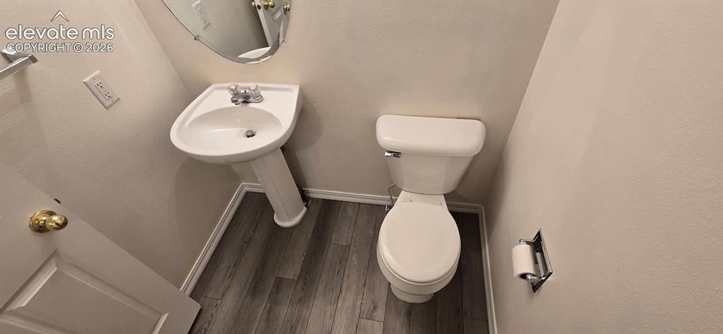 Image 10 of 32: Bathroom