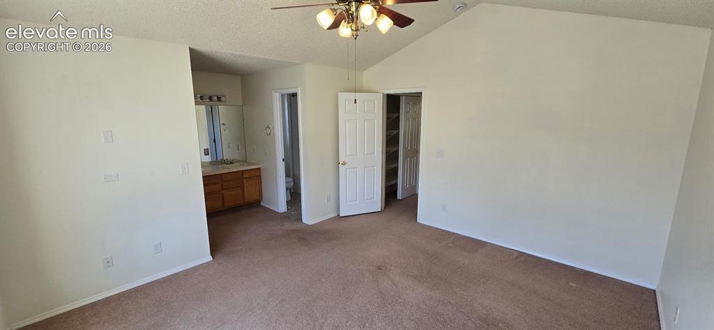 Image 11 of 32: Bedroom