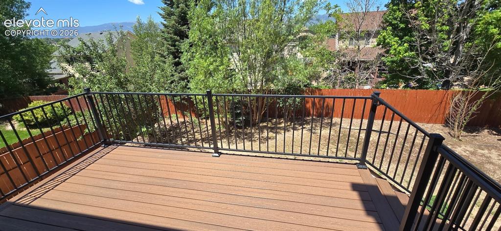 Image 23 of 32: Deck