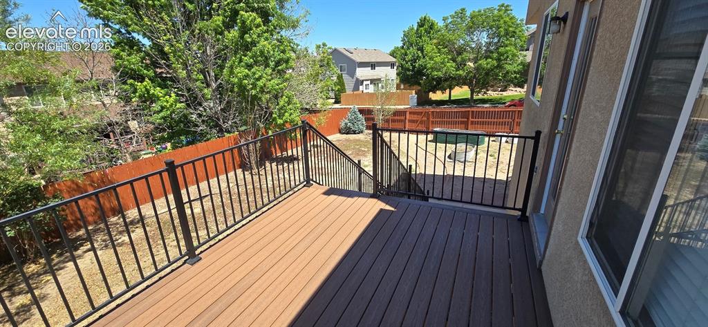 Image 24 of 32: Deck