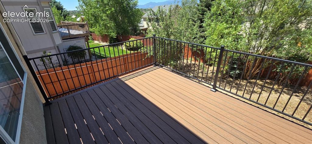 Image 25 of 32: Deck