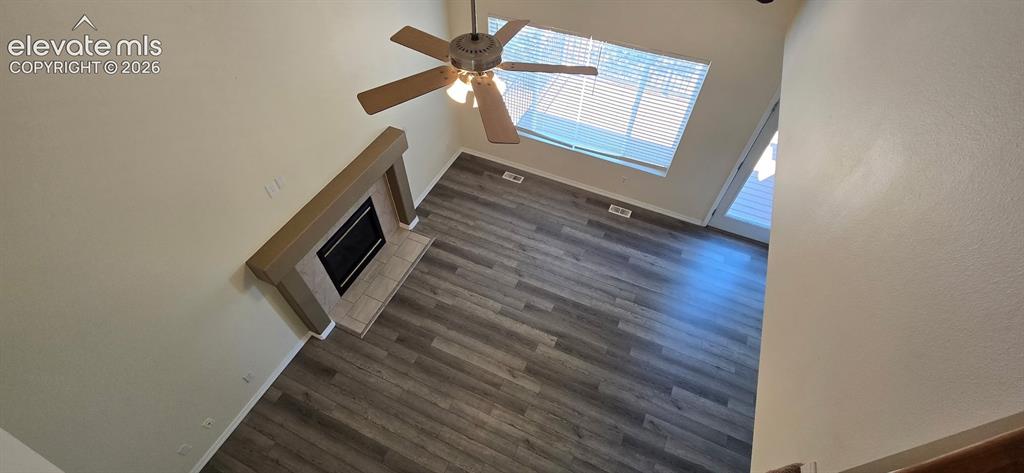 Image 7 of 32: Living Room