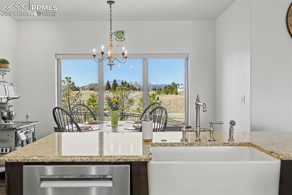 Image 11 of 50: Kitchen