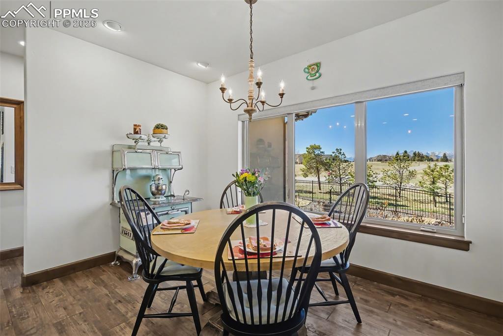 Image 12 of 50: Kitchen