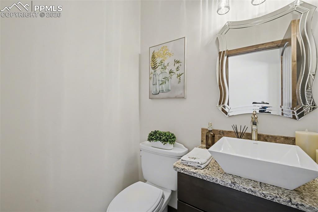 Image 15 of 50: Kitchen